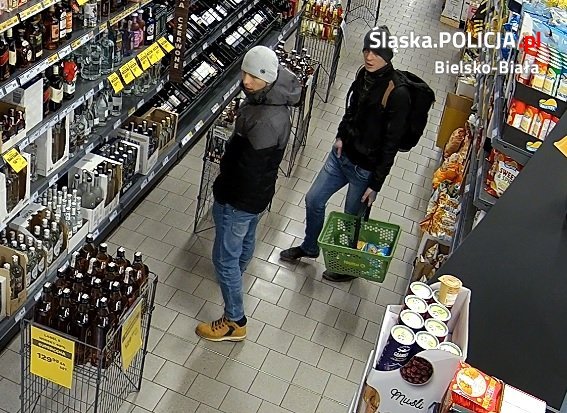 Kradli alkohol w popularnym dyskoncie. Rozpoznajesz te osoby? - foto