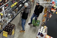 Kradli alkohol w popularnym dyskoncie. Rozpoznajesz te osoby? - foto