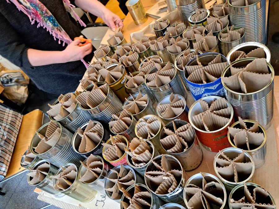Pilnie potrzebują metalowych puszek! Od kilku dni trwa produkcja - foto