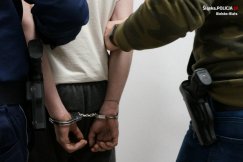 Dokonał kradzieży i z łupem szedł sobie spokojnie ulicą. Był poszukiwany