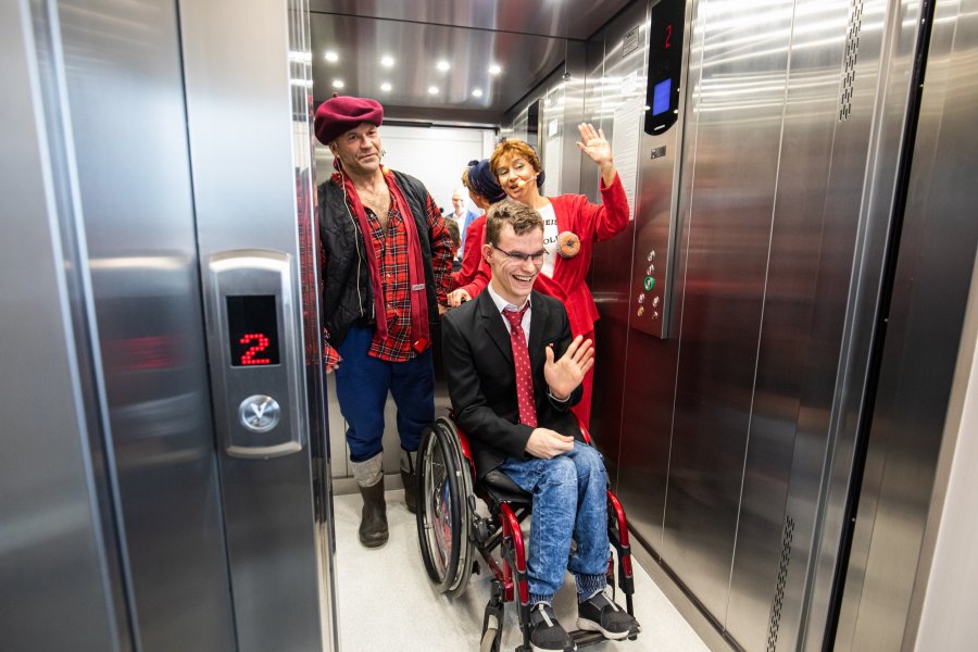 Uroczyście uruchomiono windę. Gdzie, jak nie tutaj, była potrzebna? - foto