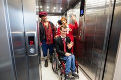 Uroczyście uruchomiono windę. Gdzie, jak nie tutaj, była potrzebna? - foto