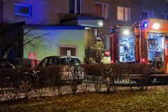 Zadymienie w wieżowcu. Na miejsce akcji skierowano cztery zastępy - foto