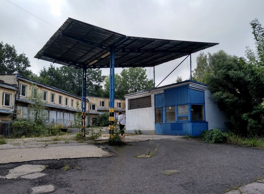 Dawne zabudowania policyjne na sprzedaż. Atrakcyjna działka dla dewelopera