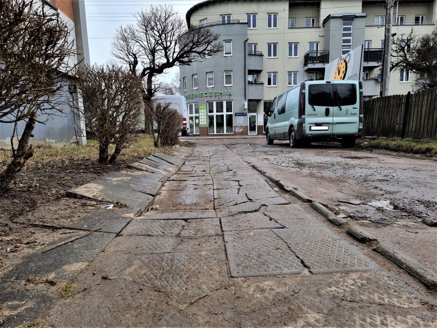 Walczą o prosty chodnik i drogę. Remont ekonomicznie nieuzasadniony - foto