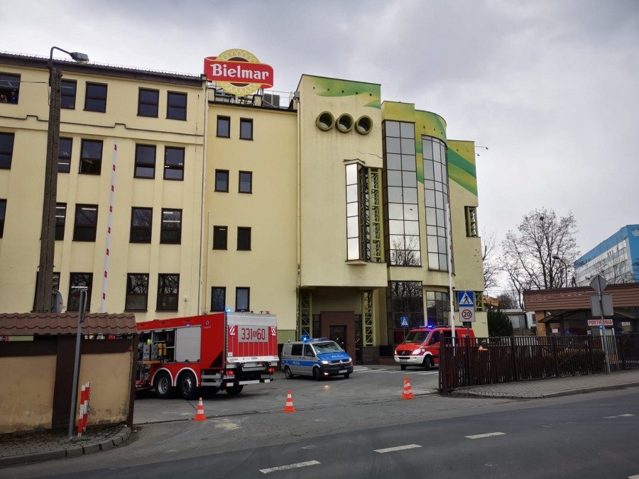 Ewakuacja w Bielmarze. Na terenie zakładu doszło do wycieku amoniaku - foto