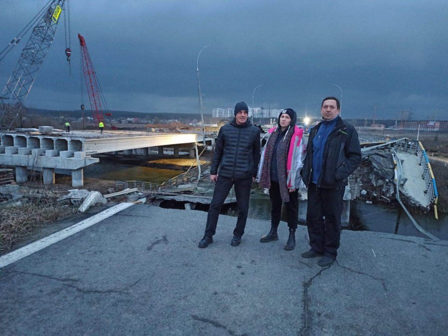 Na miejscu zastaje tragiczny obraz. Przybywa sierot, które szukają domu - foto