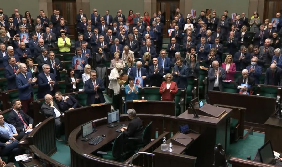 Spór o wielkiego Polaka nie słabnie. Spektakl czy obrona wartości?