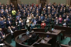 Spór o wielkiego Polaka nie słabnie. Spektakl czy obrona wartości?