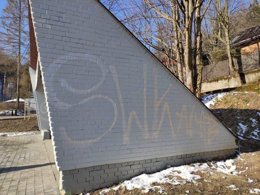 Będzie kamera pod Szyndzielnią. Wandale niszczą nową inwestycję - foto