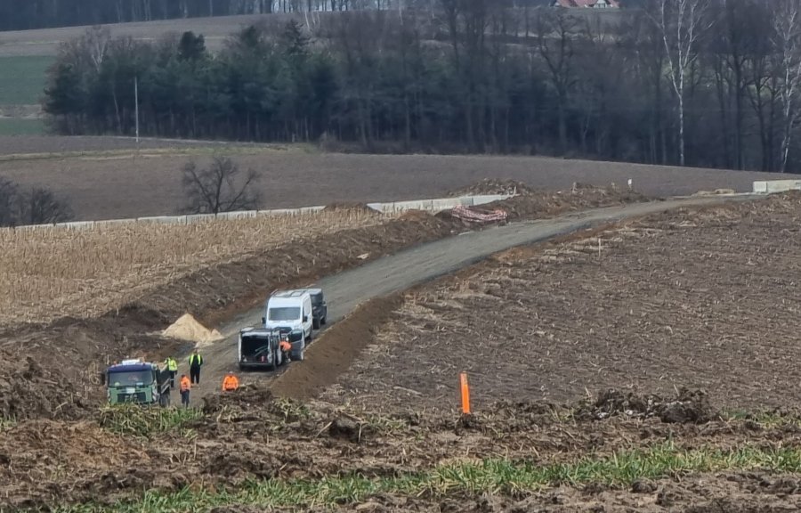 Oddali ziemię pod budowę drogi. Ale nadal płacą za nią podatek - foto