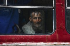 Przejmujące zdjęcia artystki. Wystawia je na sprzedaż, by pomóc rodakom - foto