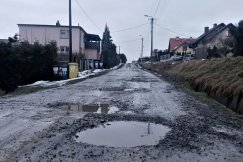 Nowe place w centrum, a na obrzeżach „trzeci świat”. Kiedy załatają dziury? - foto