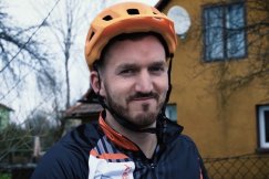 Wybrał rower i jedzie do Afryki. Wyjątkowy dokument z przygotowań WIDEO