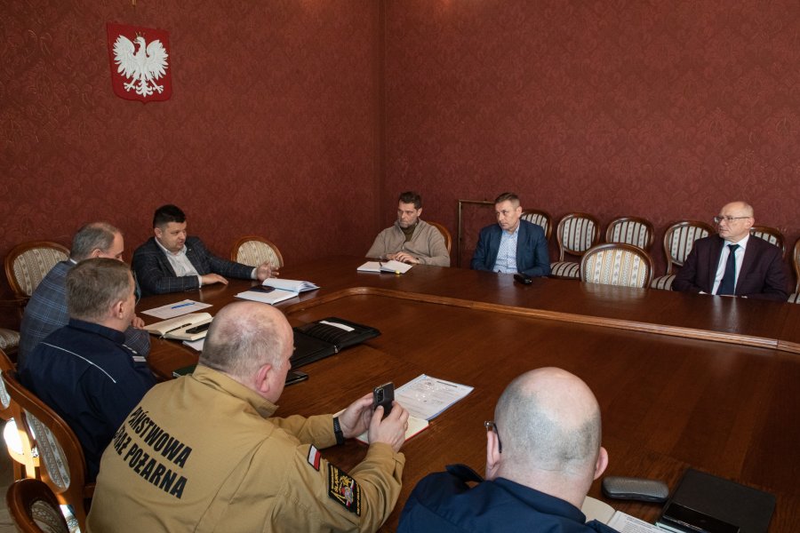 Sztab kryzysowy: obszar awarii nie powiększa się. Magistrala odcięta od sieci - foto