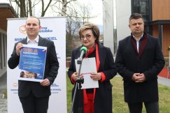 Dodatek „babciowy” ma pomóc młodym rodzicom. Politycy w przedszkolu - foto