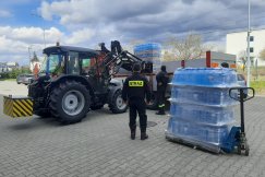 Służby dowożą wodę potrzebującym. Trzeba zadzwonić pod specjalny numer