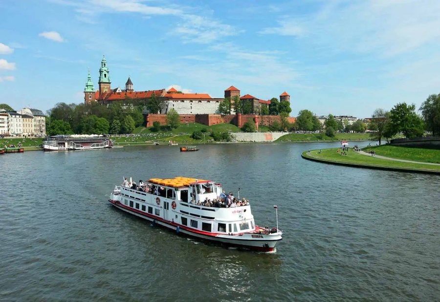 Odkrywaj Kraków z pokładu statku! Piękne widoki i niezapomniane wrażenia