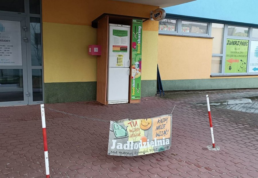 Po świętach nie wyrzucaj. W czterech miejscach działają lodówki społeczne - foto