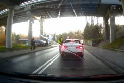 Niebezpieczna kontrola pod wiaduktem? Policja odpiera zarzuty - foto