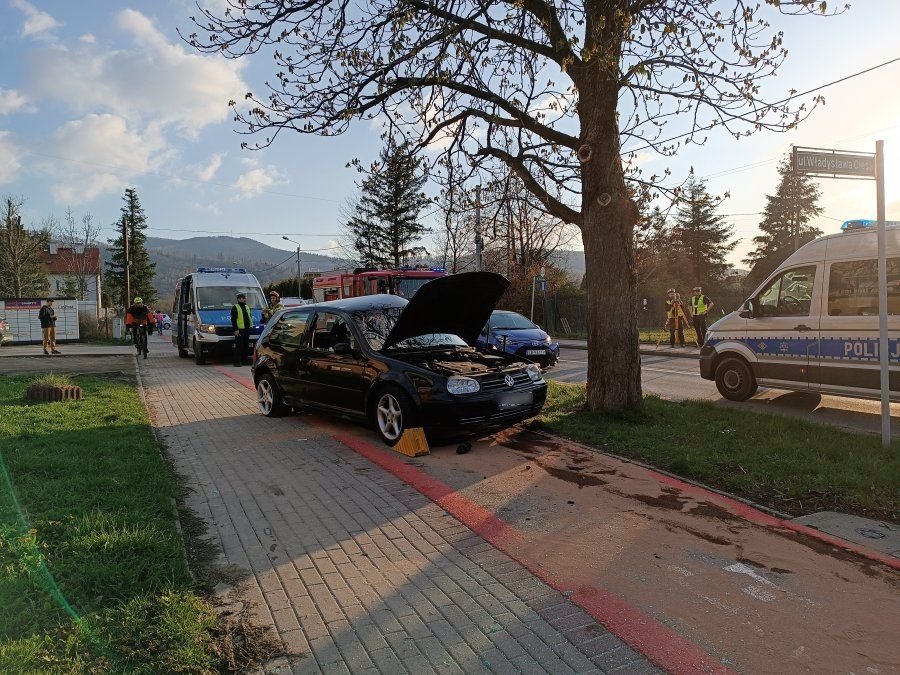 Poważny wypadek na Armii Krajowej. Jedna osoba w stanie ciężkim - foto