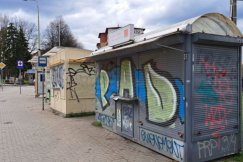 Pobazgrane, brudne i zamknięte. Czy miasto upora się ze szpecącym problemem?