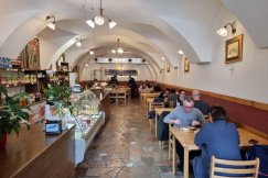 Legendarny „Pierożek” zostaje! Bielski restaurator ratuje bar mleczny