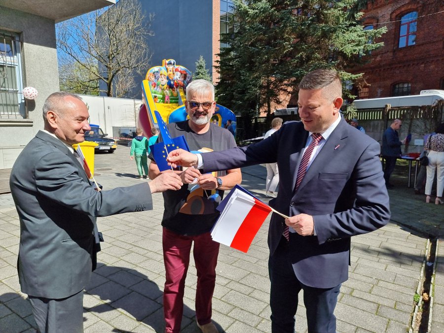 Lewica celebruje Święto Pracy. Piknik z grochówką i atrakcjami dla dzieci - foto