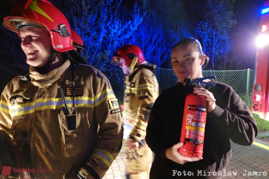 Zgłoszono wybuch butli z gazem. Rozpalili grilla na balkonie - foto