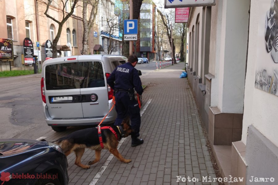 Włamanie do sklepu w centrum Bielska-Białej. Zniknęły pieniądze i komputer - foto