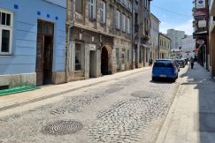 Na miesiąc zamkną ulicę w centrum. Będą poprawiać zapadającą się kostkę MAPA
