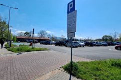 „To działanie na szkodę mieszkańców”. Za parking zapłacisz... w kasie przy szpitalu?
