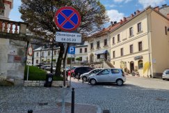 Przy zamku nie zaparkujesz. Utrudnienia potrwają do czerwca - foto