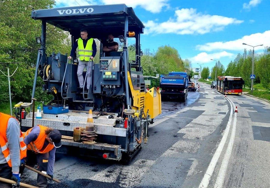 Rozpoczął się długo oczekiwany remont. Pierwszy odcinek z nowym asfaltem - foto