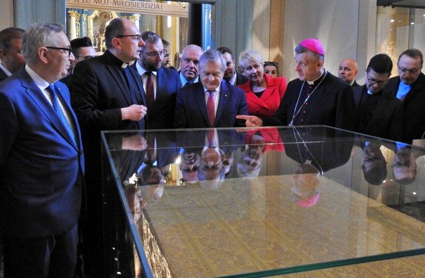 Diecezja otworzyła muzeum za 20 mln zł. Śmietanka polityczna na otwarciu - foto