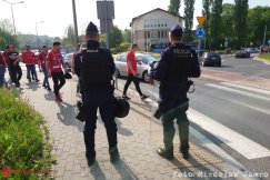 Morze głów zmierza na stadion. W całym mieście roi się od policji - foto