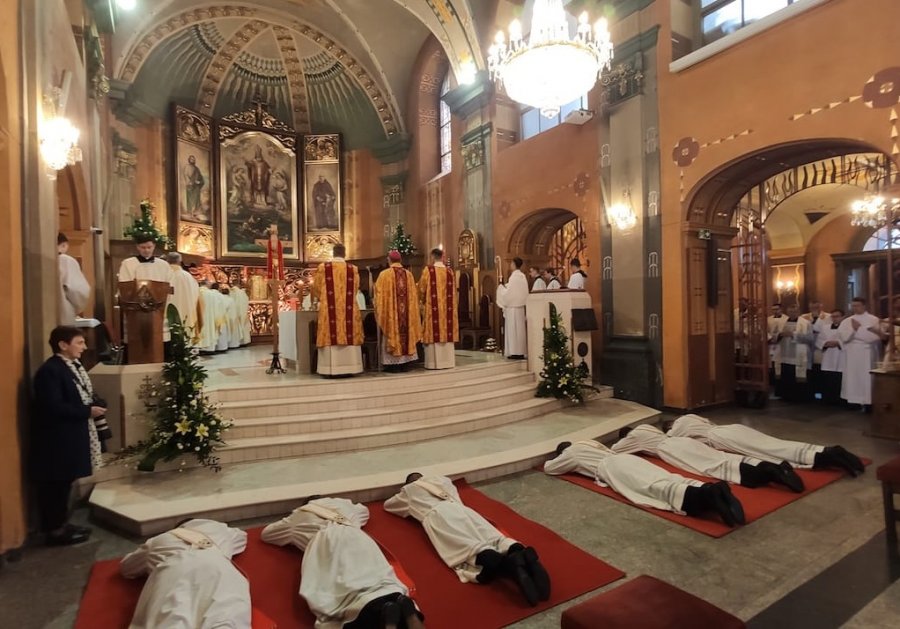 Sześciu młodych księży w diecezji. Ponad połowa rocznika zrezygnowała - foto