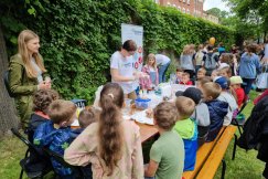 Tematyczny piknik na koniec roku szkolnego. Eksperymenty robiły furorę - foto