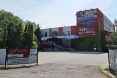 Deweloper chce kupić hotel z halą i zmienić plan. Po wyburzeniu będzie mógł postawić bloki