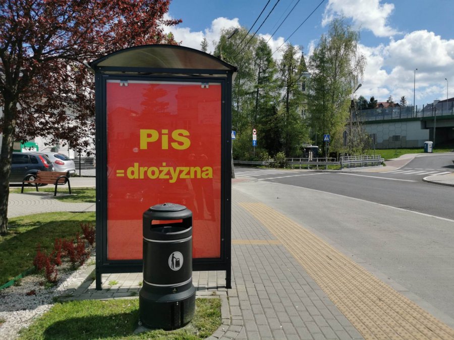 Reklama z „jawnym kłamstwem” szybko wyczyszczona. Radny PiS jest zaskoczony