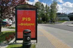 Reklama z „jawnym kłamstwem” szybko wyczyszczona. Radny PiS jest zaskoczony