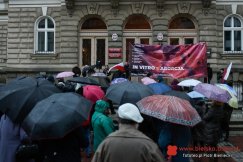 Różaniec „przeciwko propagandzie LGBT”. Będą modlić się w pobliżu trasy Marszu Równości