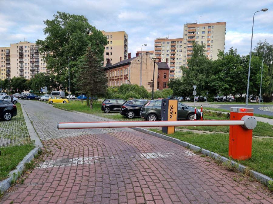 Afera po koncercie. Samochody uwięzione przez niewiedzę użytkowników?