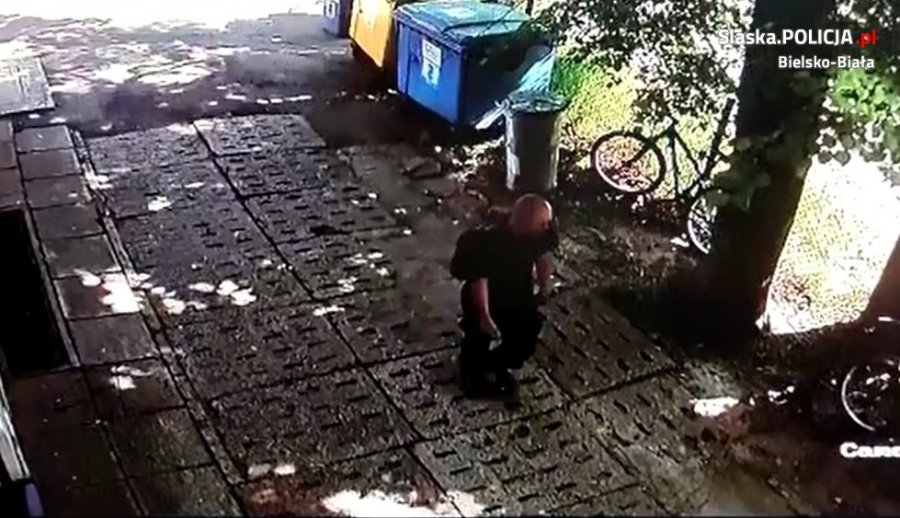 Rozpoznajesz tego mężczyznę? Ukradł rower sprzed budynku szkoły - foto