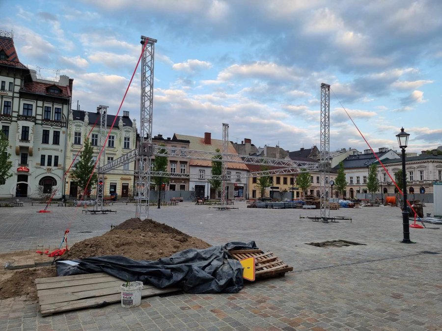 Scena stanęła na placu Wojska Polskiego. Wcześniej przyłącze zrobił Tauron - foto