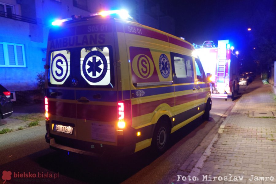 Długo nie widziała sąsiadki, w mieszkaniu miauczał kot. Wezwano strażaków - foto
