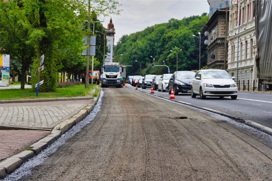 MZD bierze się za naprawę nawierzchni. Wakacje to świetny czas na remonty ulic LISTA