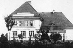 Upamiętnią 100-lecie szkoły. Mieszkańcy zrzucili się na pamiątkową tablicę