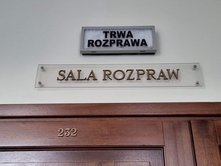 Trzecia próba i trzeci raz rozprawa została odroczona. „Nie wiem, czy to celowa praktyka”