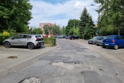 Trzy oferty na projekt przebudowy osiedlowej ulicy. Kompleksowy remont za rok?